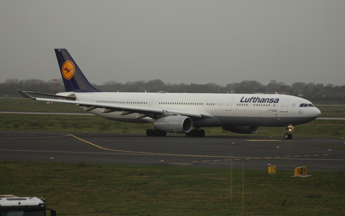 Lufthansa, D-AIKB,(C/N 576),Airbus A 330-343X, 27.12.2015,DUS-EDDL, Düsseldorf, Germany (Taufname :Cuxhaven)
