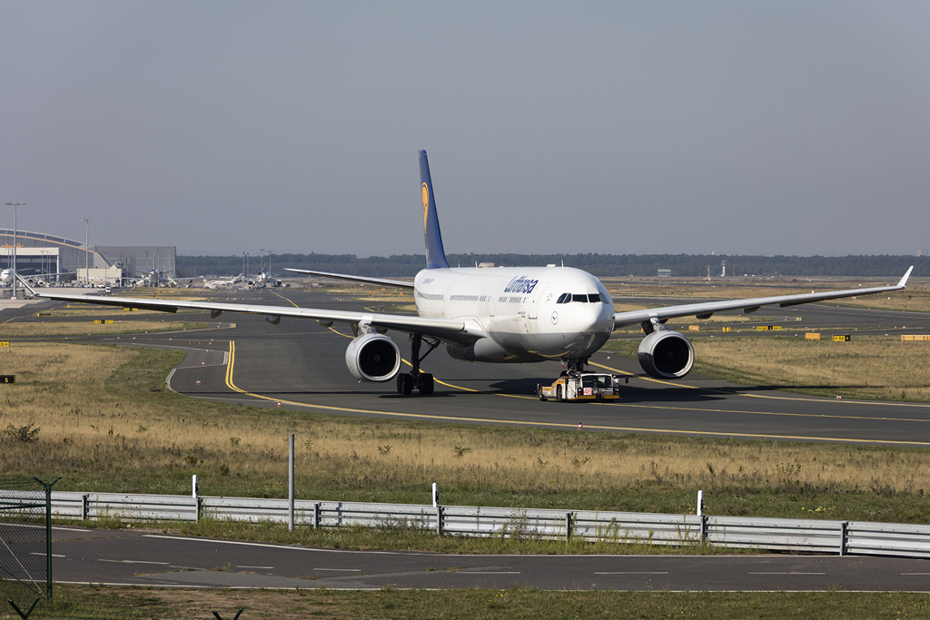 Lufthansa, D-AIKJ, Airbus, A330-343X, 30.08.2015, FRA, Frankfurt, Germany 



