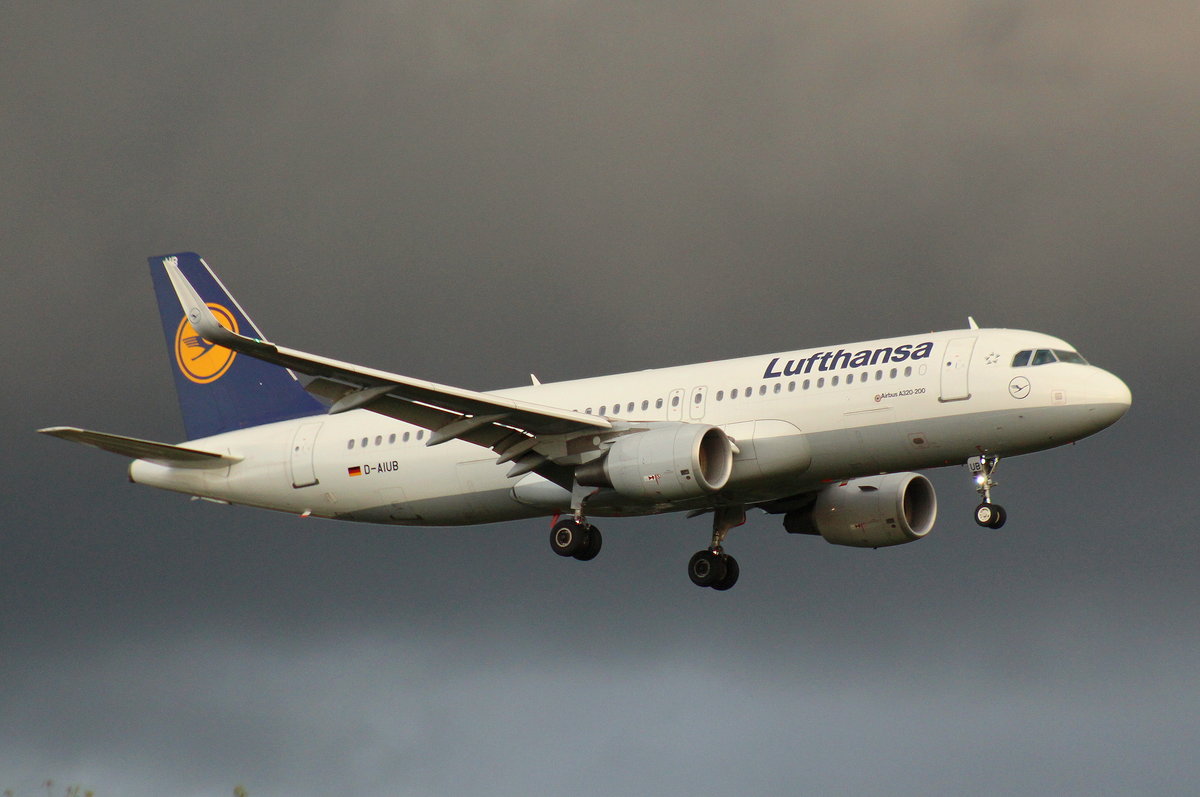 Lufthansa, D-AIUB, MSN 5972, Airbus A 320-214 (SL), 31.08.2017, HAM-EDDH, Hamburg, Germany 