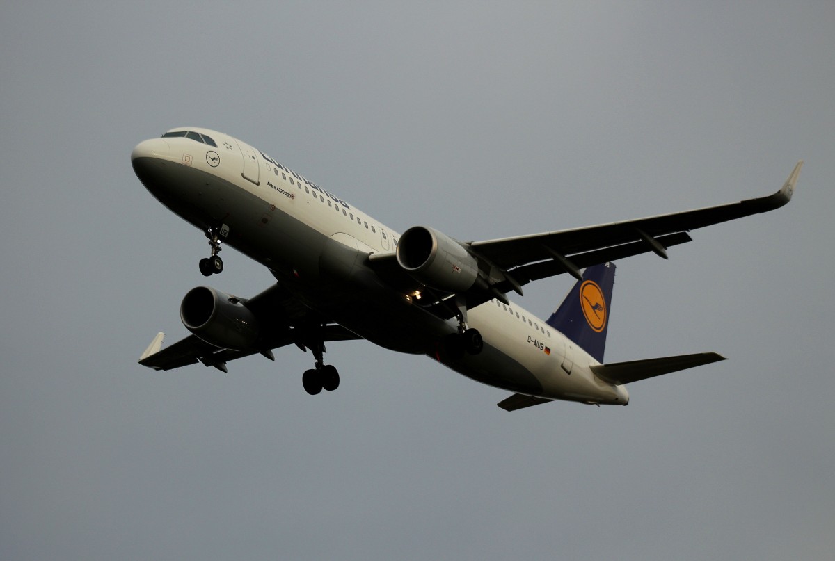 Lufthansa, D-AIUB,(C/N 5972),Airbus A 320-214(SL),05.12.2015,HAM-EDDH, Hamburg, Germany 