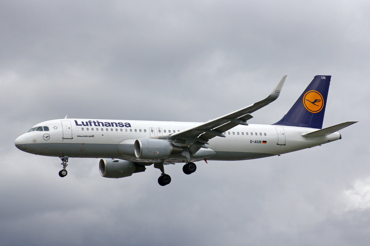 Lufthansa, D-AIUN, Airbus A320-214, 01.Juli 2016, LHR London Heathrow, United Kingdom.