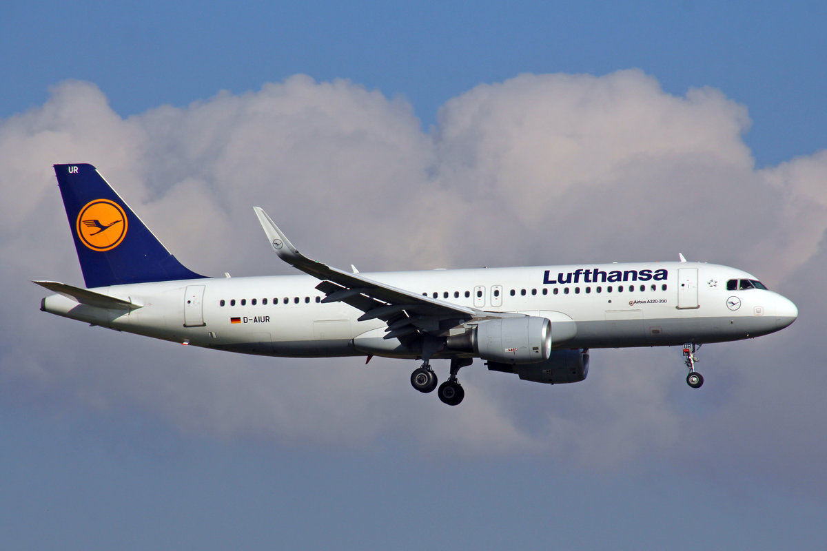 Lufthansa, D-AIUR, Airbus A320-214, msn: 6985, 03.November 2017, ZRH Zürich, Switzerland.