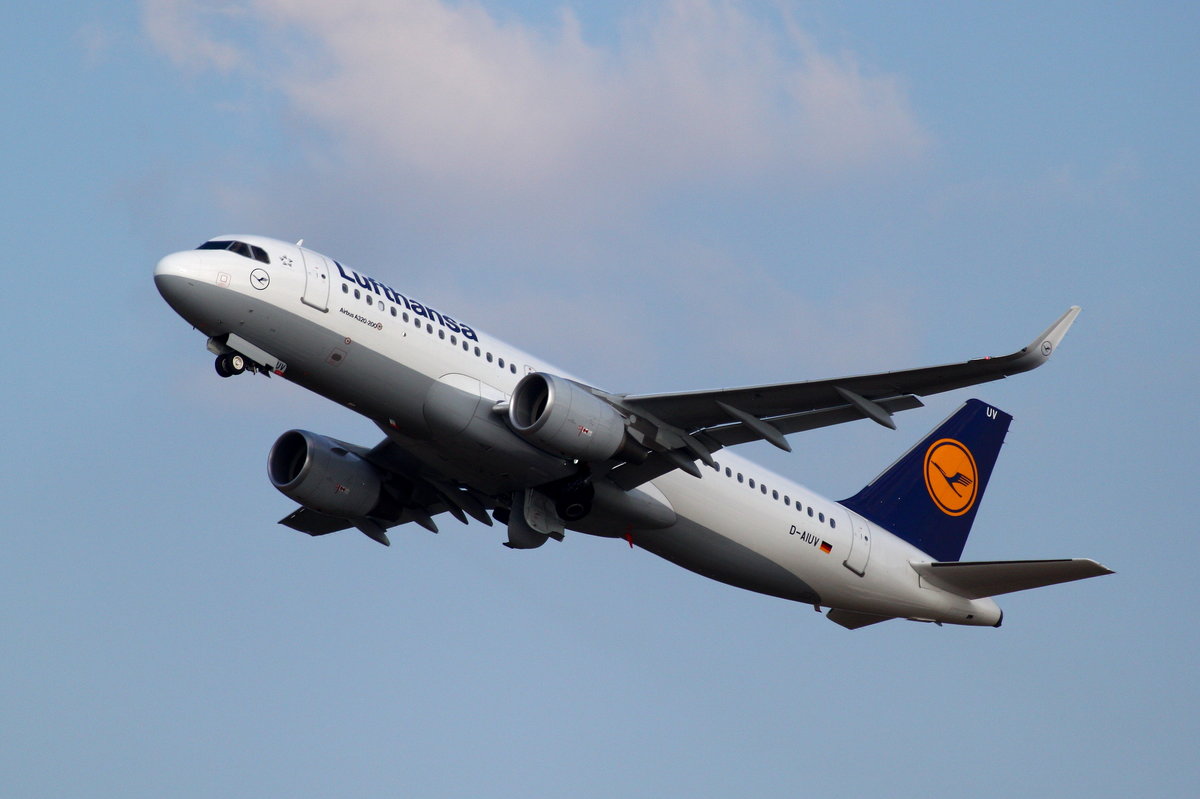 Lufthansa, D-AIUV, Airbus A320-214(SL), gestartet in Köln-Bonn (CGN/EDDK) nach München (MUC). Aufnahmedatum: 02.04.2017. 