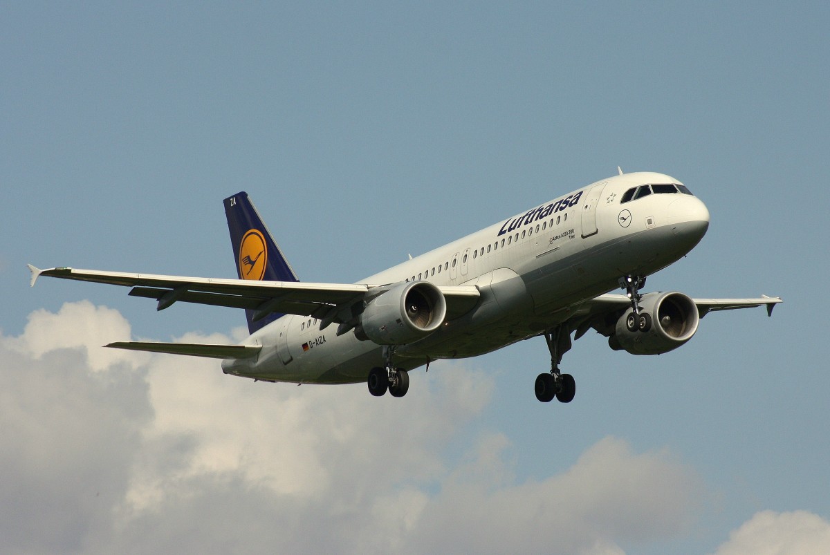 Lufthansa, D-AIZA, (c/n 4097),Airbus A 320-214, 10.07.2015, HAM-EDDH, Hamburg, Germany (Taufname :Trier) 