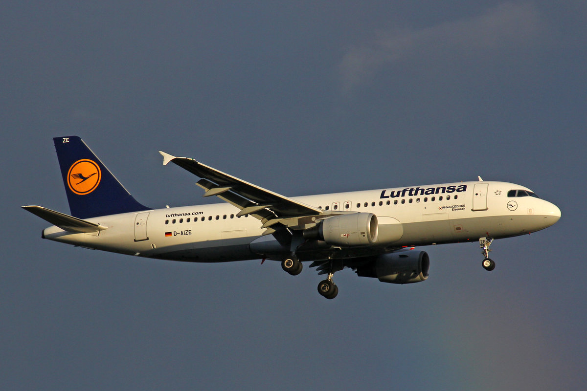 Lufthansa, D-AIZE, Airbus A320-214,  Eisenach , 01.Juli 2016, LHR London Heathrow, United Kingdom.