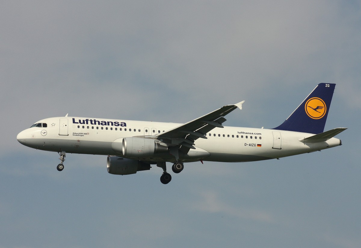 Lufthansa, D-AIZG,(c/n 4324), Airbus A 320-214, 04.10.2015, HAM-EDDH, Hamburg, Germany (Taufname :Sindelfingen) 