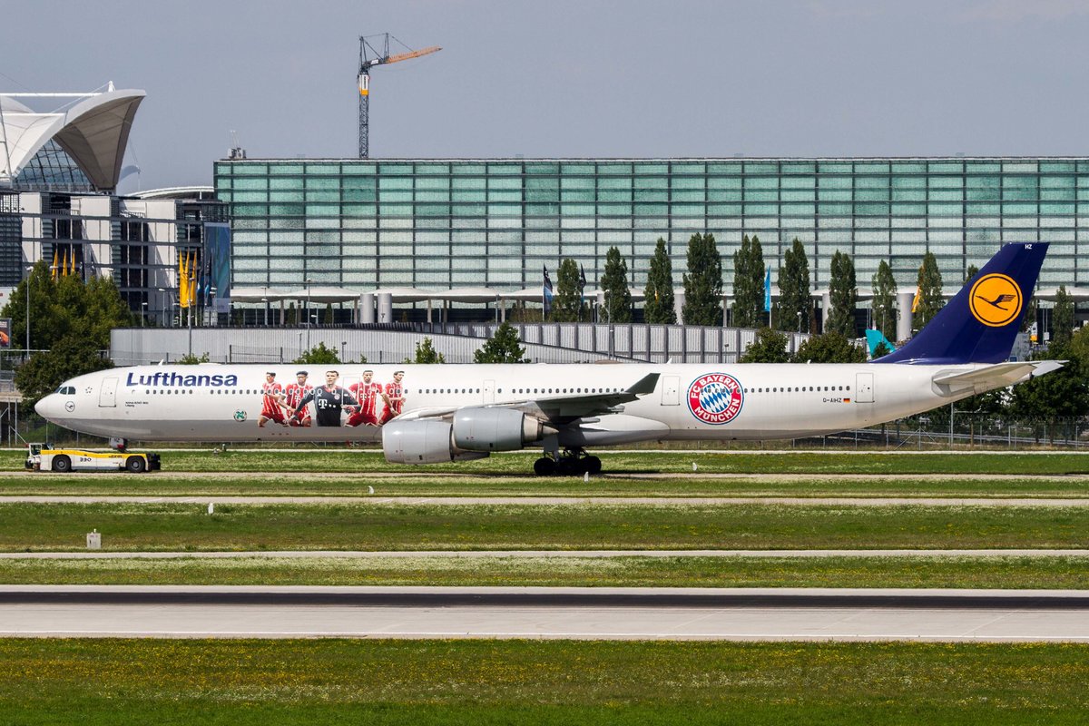 Lufthansa (LH-DLH), D-AIHZ  Leipzig , Airbus, A 340-642 (FC Bayern München-Sticker), 22.08.2017, MUC-EDDM, München, Germany 