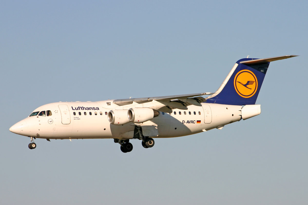 Lufthansa (Operated by Cityline), D-AVRC, BAe Avro RJ85, msn: E2251, 18.Juli 2006, ZRH Zürich, Switzerland. 