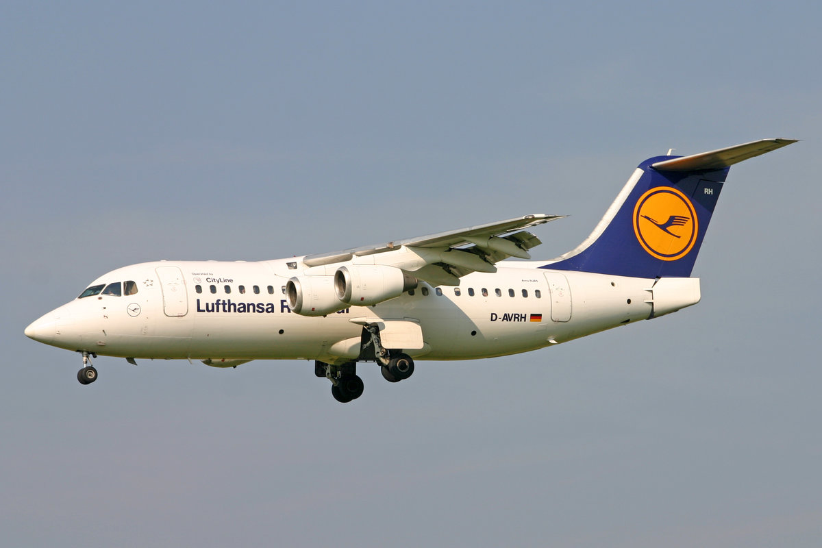 Lufthansa (Operated by Cityline), D-AVRH, BAe Avro RJ85, msn: E2268, 2.Mai 2010, ZRH Zürich, Switzerland.