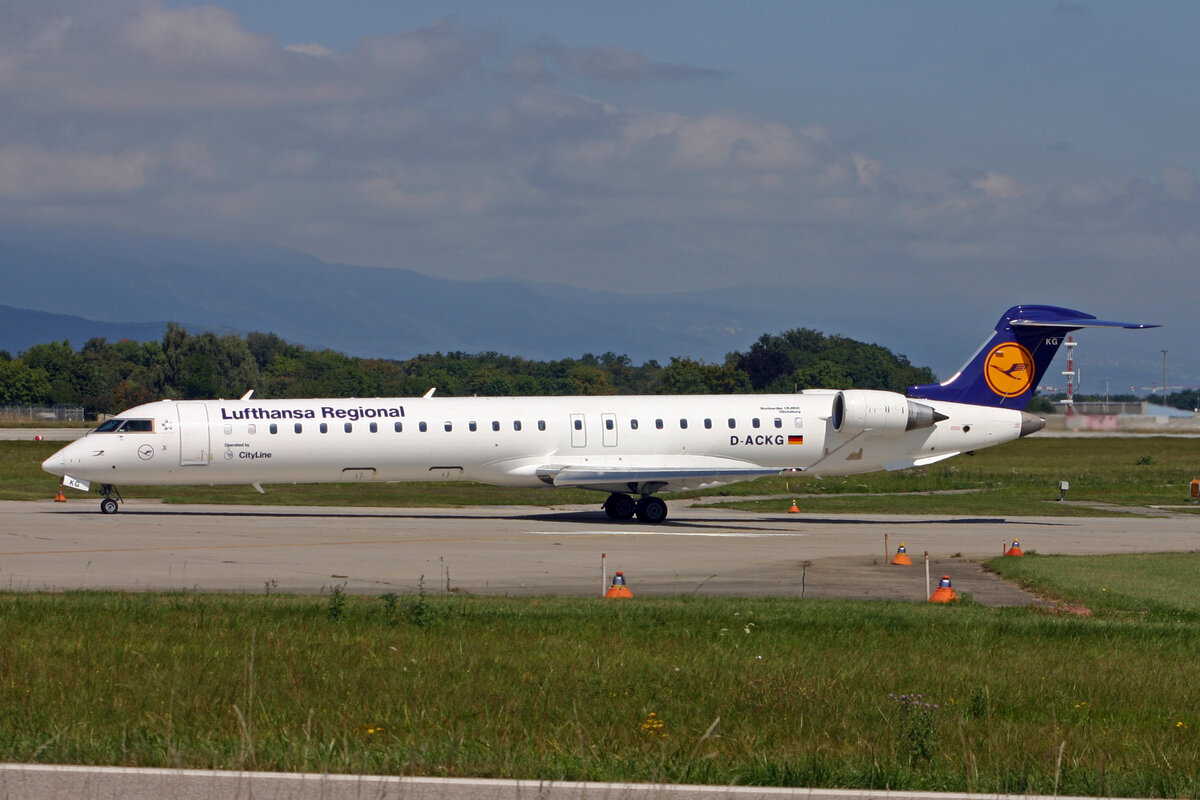 Lufthansa Regional, D-ACKG, Bombardier CRJ-900, msn: 15084,  Glücksburg , 02.September 2007, GVA Genève, Switzerland.