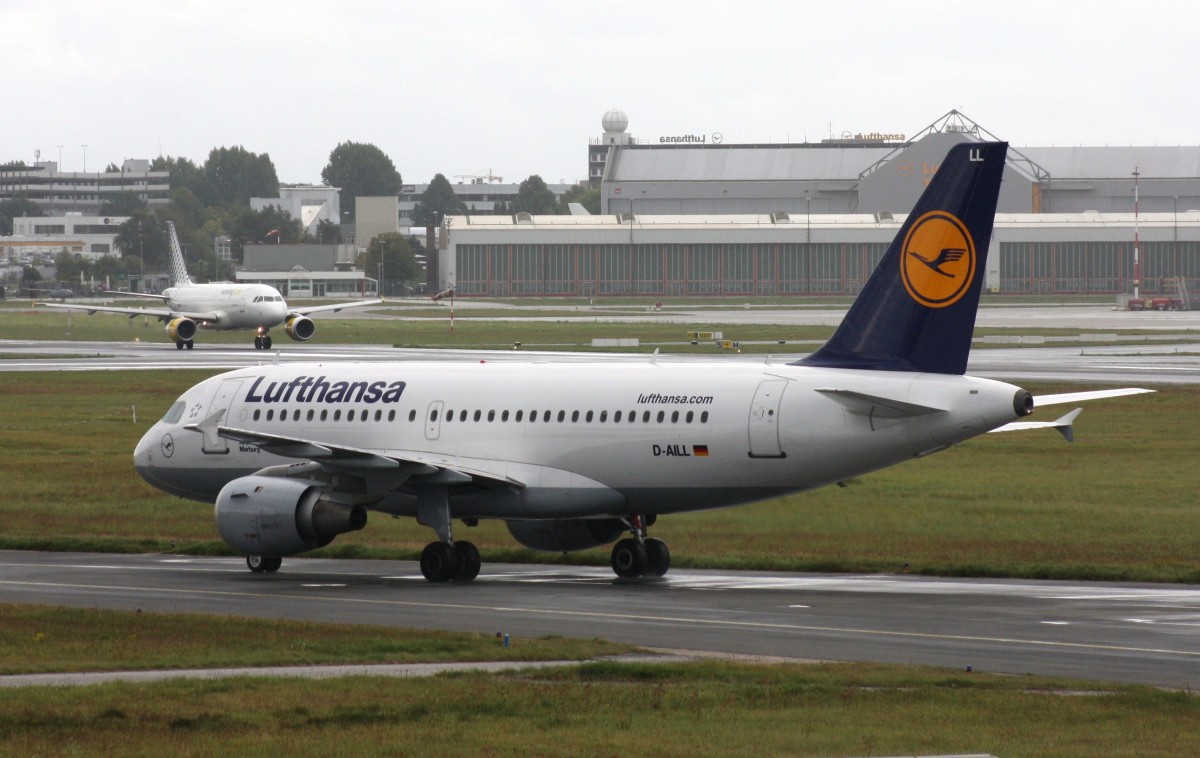 Lufthansa,D-AILL,(c/n689),Airbus A319-114,31.08.2013,HAM-EDDH,Hamburg,Germany(hinten landet:Vueling,EC-LRS,A319-112)