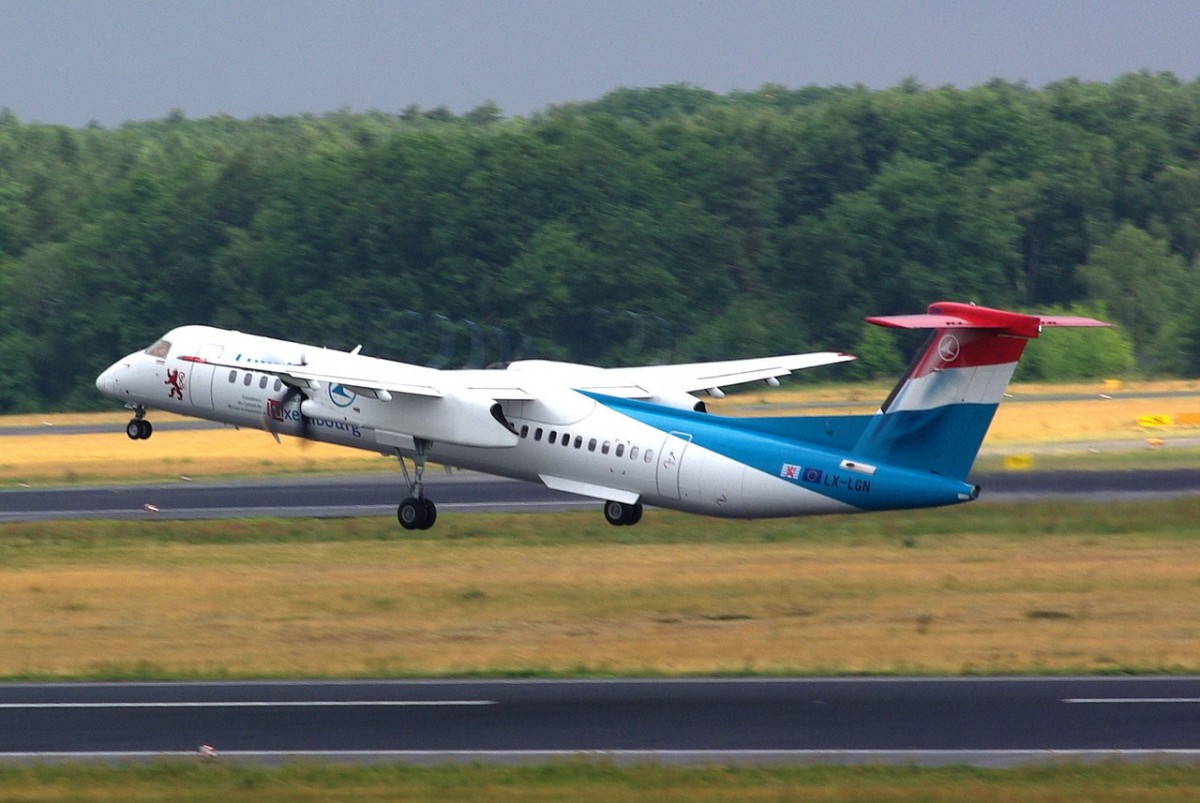LX-LGN Luxair De Havilland Canada DHC-8-402Q Dash 8   in Tegel gestartet am 08.07.2015