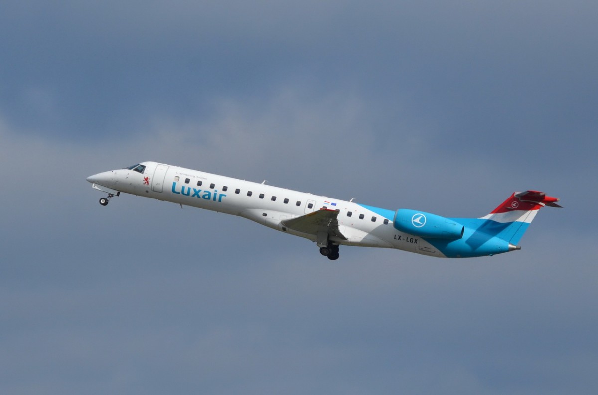 LX-LGX Luxair Embraer ERJ-145LU    in Tegel am 20.08.2014 gestartet