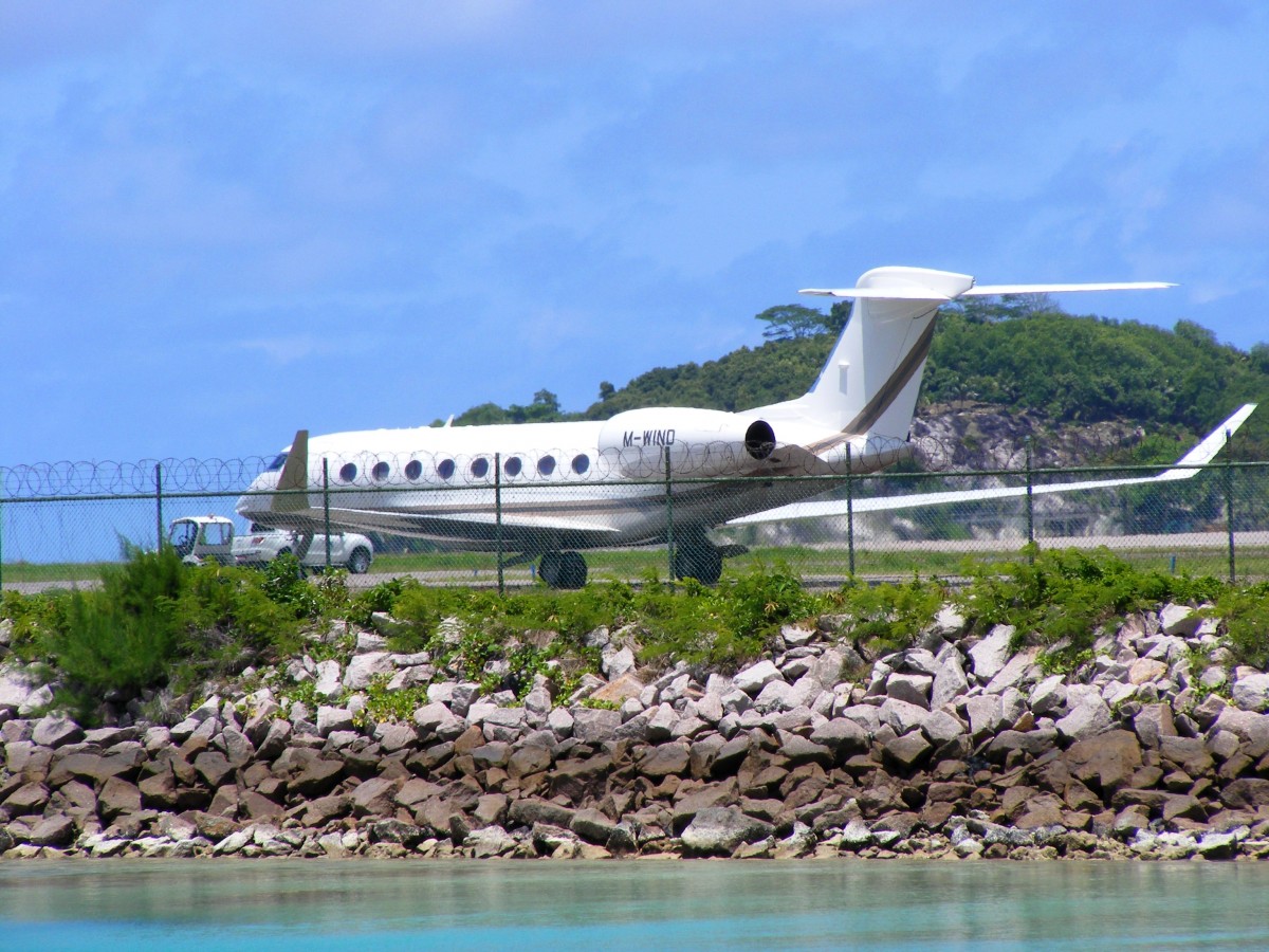 M-WIND, Gulfstream G 650, Seychelles International Airport (SEZ), 1.10.2015