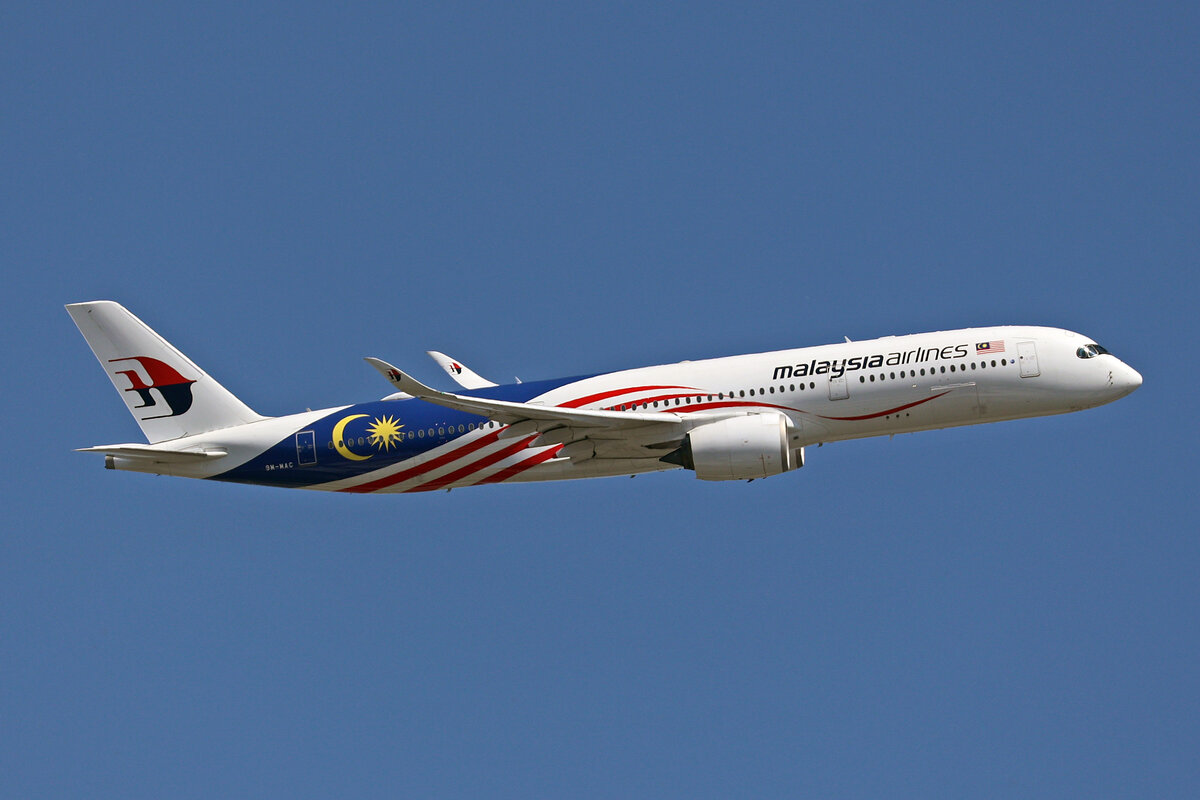 Malaysia Airlines, 9M-MAC, Airbus A350-941, msn: 165, 07.Juli 2023, LHR London Heathrow, United Kingdom.
