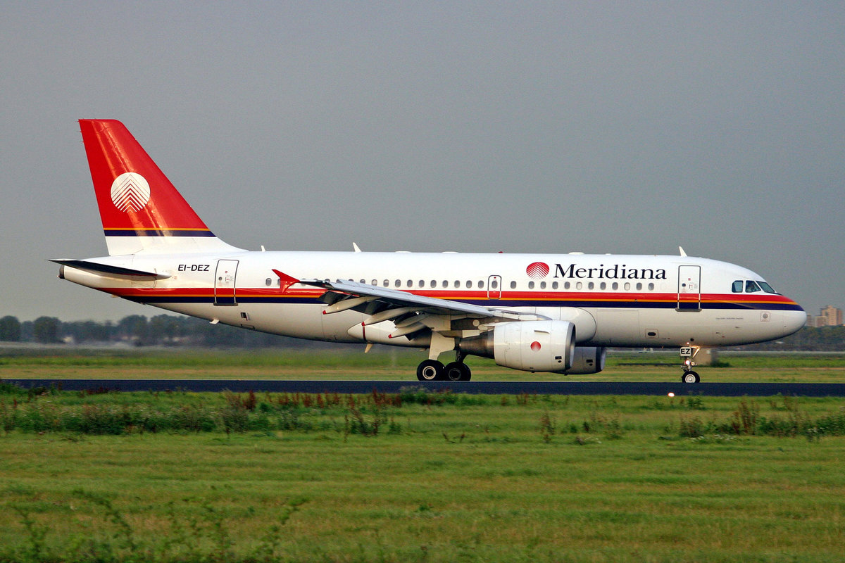 Meridiana, EI-DEZ, Airbus A319-112, msn: 1283, 13.September 2004, AMS Amsterdam, Netherlands.