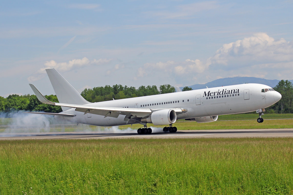 Meridiana, EI-FMR, Boeing 767-304ER, 18.Mai 2016, BSL Basel, Switzerland.