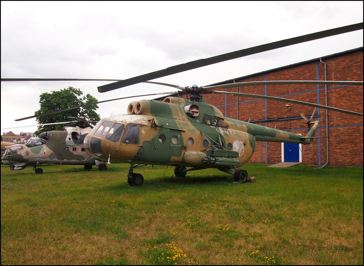 Mil Mi-8T, Baujahre 1967, Geschwindigkeit 260km/s. Luftfahrtmuseum Praha Kbely am 19.5. 2019.