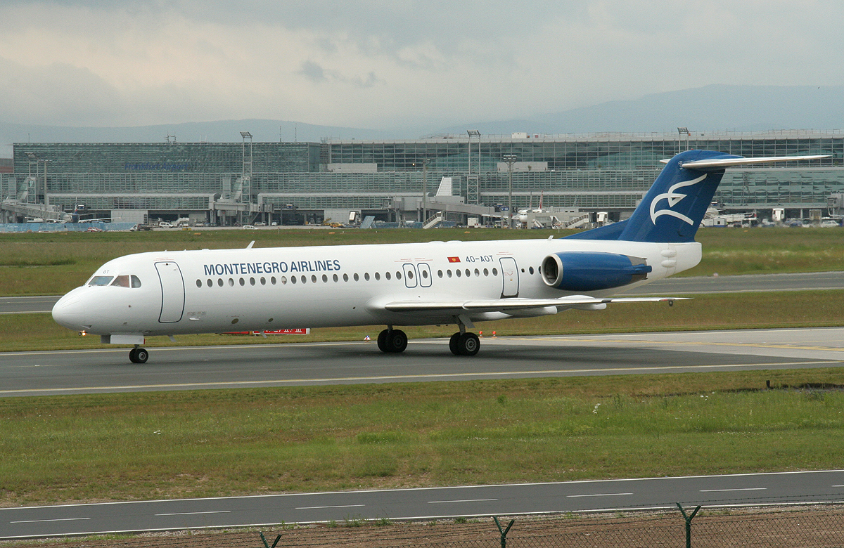 Montenegro Airlines Fokker 100 4O-AOT am 10.06.2013 auf dem Flughafen Frankfurt