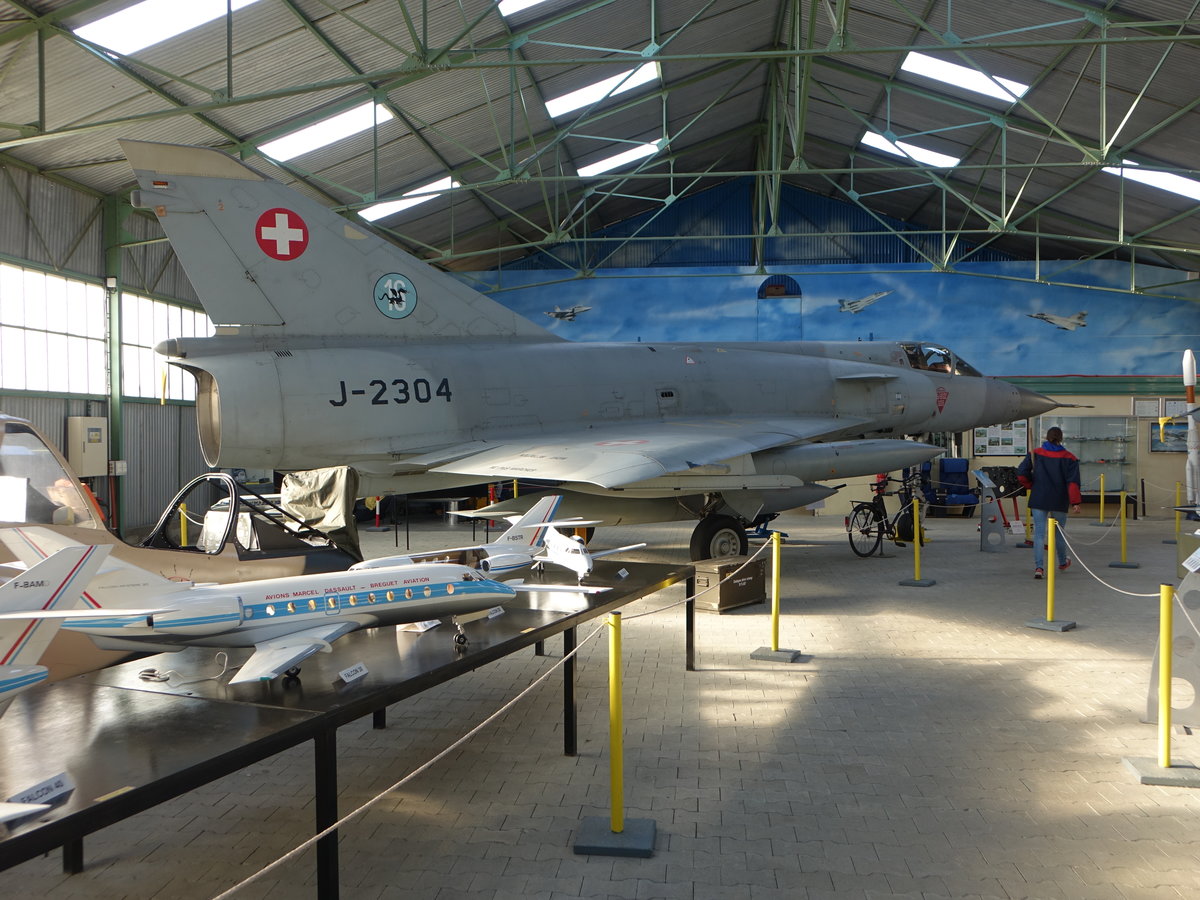 Musee Avions de Chasse Montelimar, Mirage III BS, Snecma Atar 09C3 Triebwerk, Kennung J-2304 der Schweizer Luftwaffe (22.09.2017)