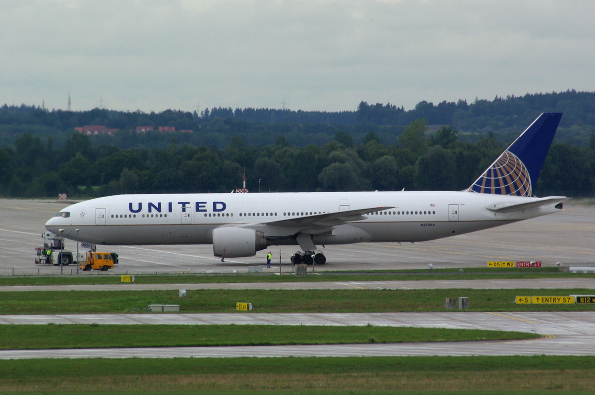 N220UA United Airlines Boeing 777-222 (ER)    15.09.2013

Flughafen Mnchen