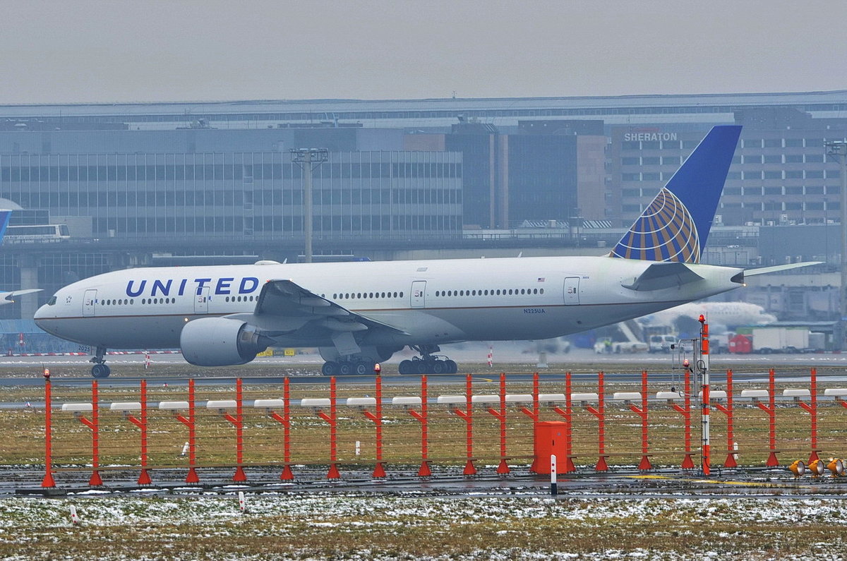 N225UA United Airlines Boeing 777-222(ER)  , FRA , 04.12.2017