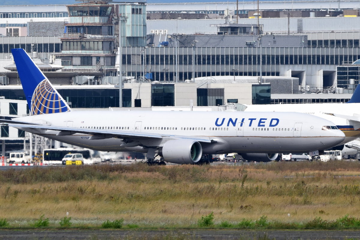 N775UA United Airlines Boeing 777-222  zum Start in Frankfurt am 06.08.2016
