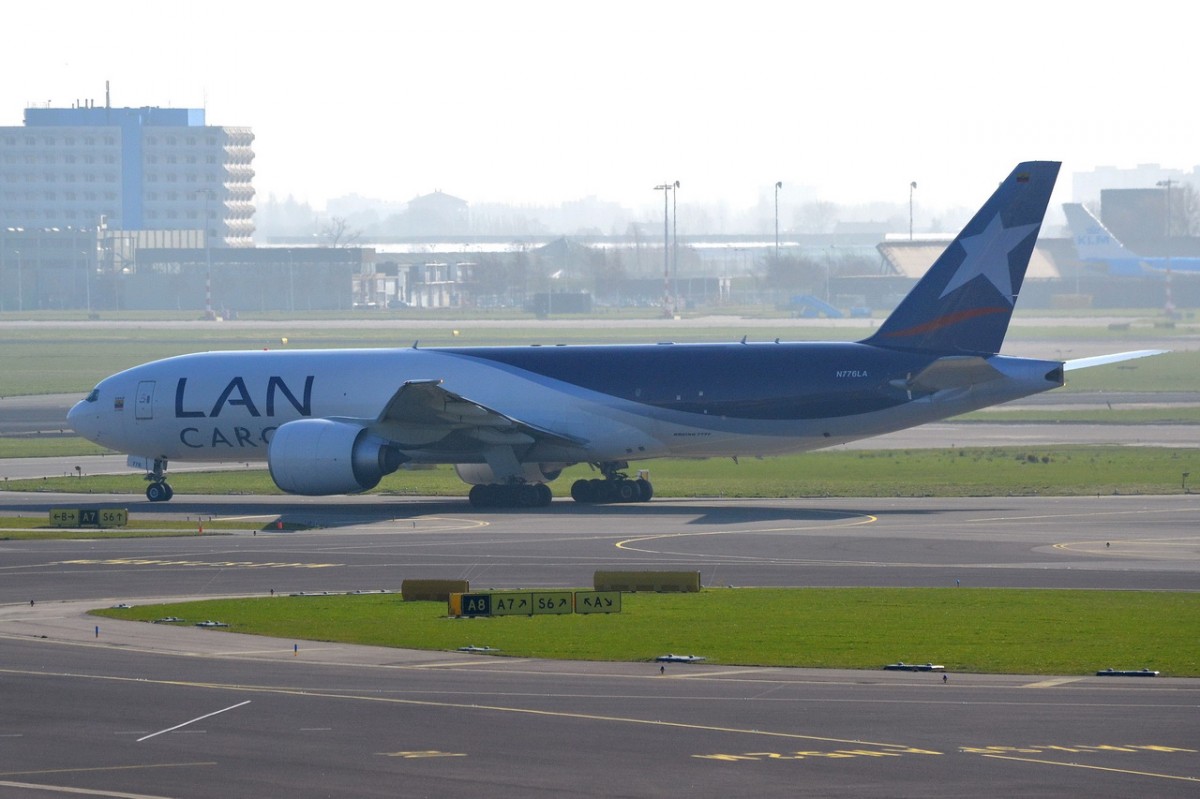 N776LA LANCO Boeing 777-F16   09.03.2014  Amsterdam-Schiphol