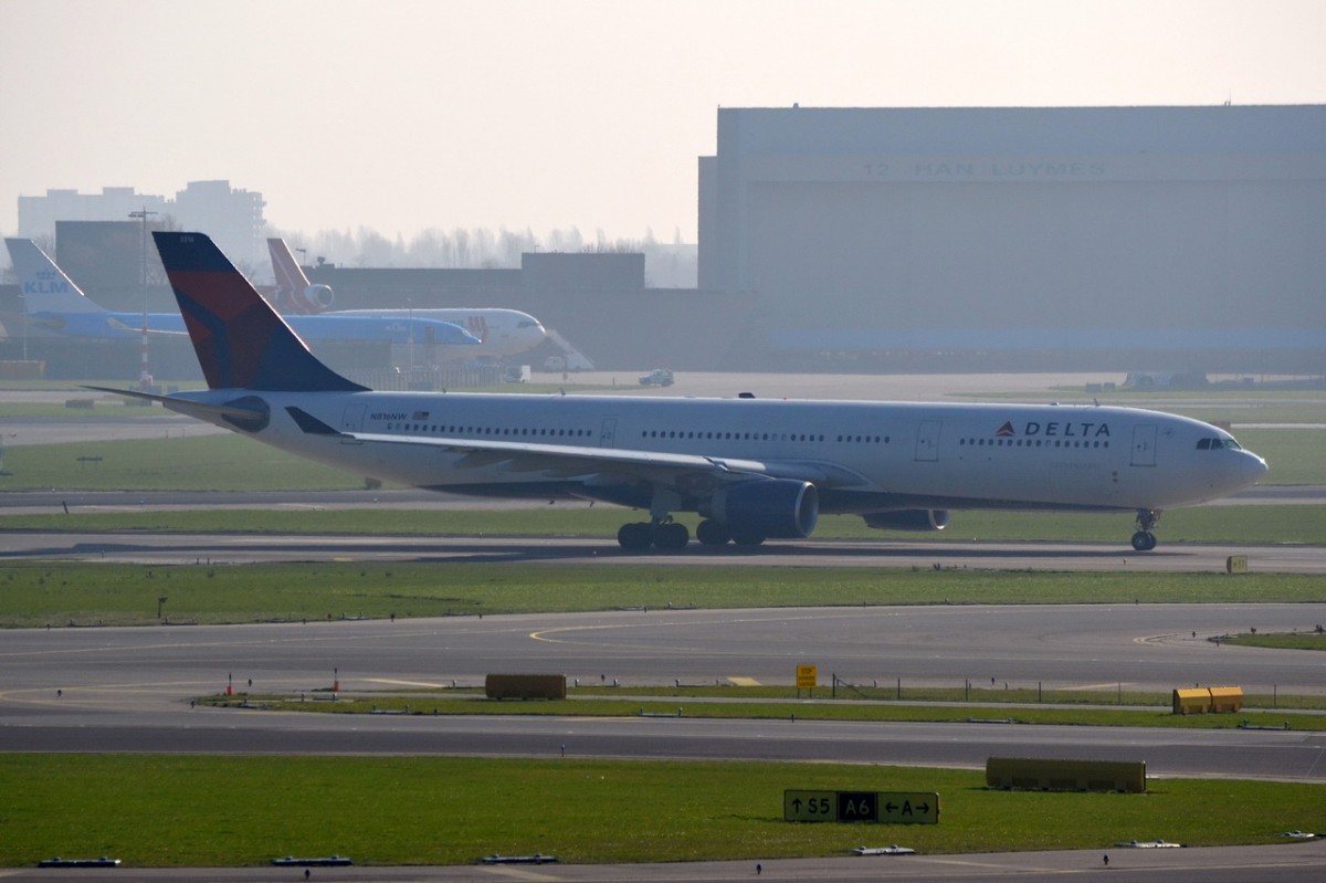 N816NW Delta Air Lines Airbus A330-323    09.03.2013  Amsterdam-Schiphol