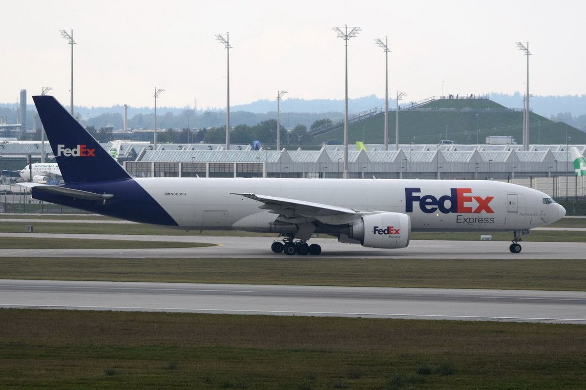 N883FD Federal Express (FedEx) Boeing 777-FHT  in München am 12.10.2016 gelandet