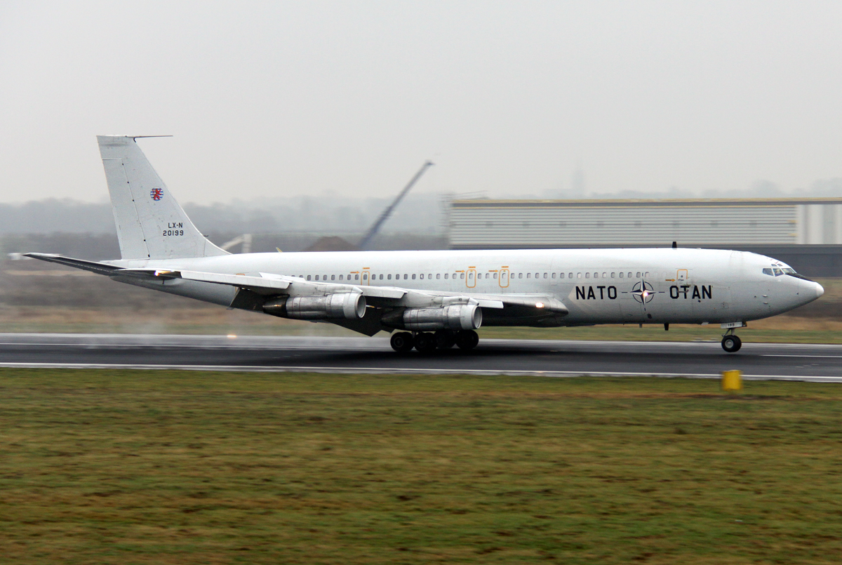 NATO B707-300 LX-N 20199 bei ihrem letzten Touchdown auf 21 in MST / EHBK / Maastricht am 22.12.2011