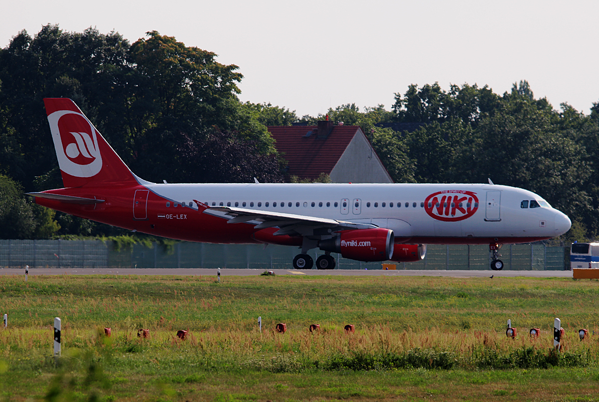 Niki A 310-214 OE-LEX kurz vor dem Start in Berlin-Tegel am 08.08.2014