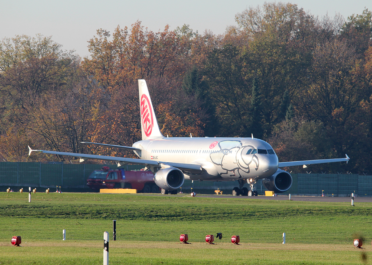 Niki A 320-214 OE-LEC kurz vor dem Start in Berlin-Tegel am 31.10.2013