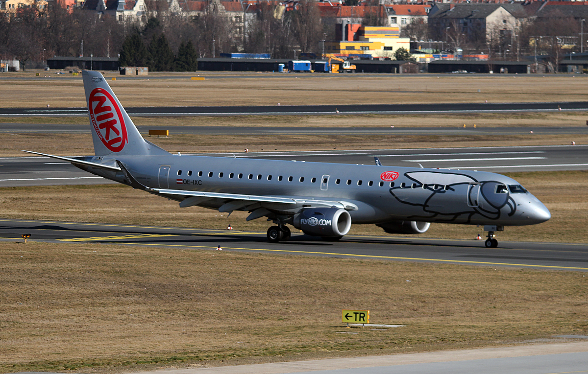 Niki ERJ-190-100LR OE-IXC bei der Ankunft in Berlin-Tegel am 08.03.2014