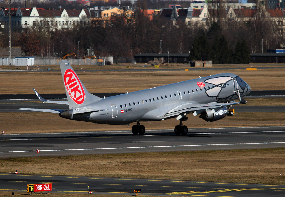 Niki ERJ-190-100LR OE-IXC beim Start in Berlin-Tegel am 08.03.2014