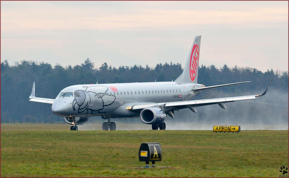 Niki OE-IXC, Embraer 190 beim Start auf Maribor Flughafen MBX. /20.2.2014