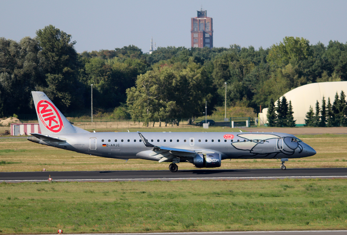 Niki(Air Berlin) ERJ-190-100LR D-ARJC nach der Landung in Berlin-Tegel am 06.09.2013