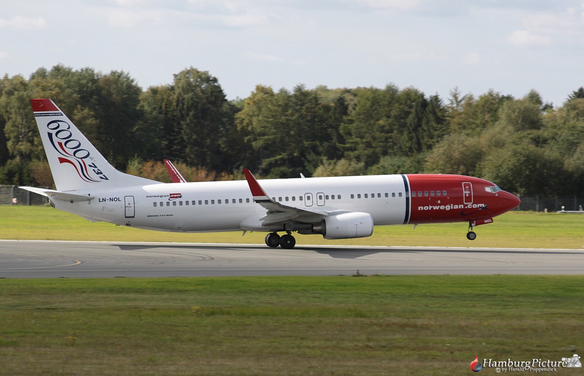 Norwegian Air Shuttle LN-NOL Boeing 737-800 am Hamburg Airport HAM-EDDH.
(es ist die 6000'ste B737 die ausgeliefert wurde)Am 30.09.2009