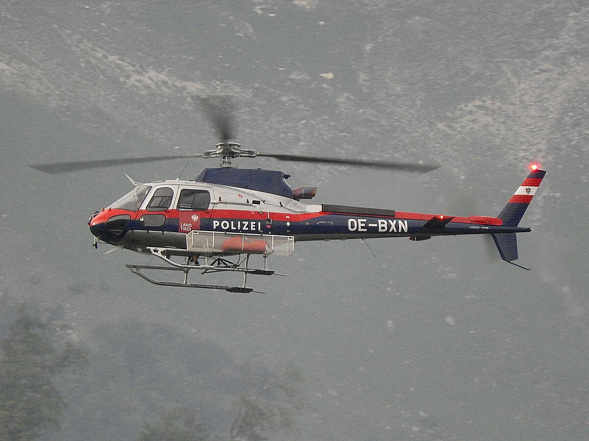 OE-BXN (Helicopter Aerospatiale AS350B1 Ecureuil Serial 2214) anlässlich eines Brandes am 1557mtr. hohen Gartenzinken bei Bad-Ischl; 210620