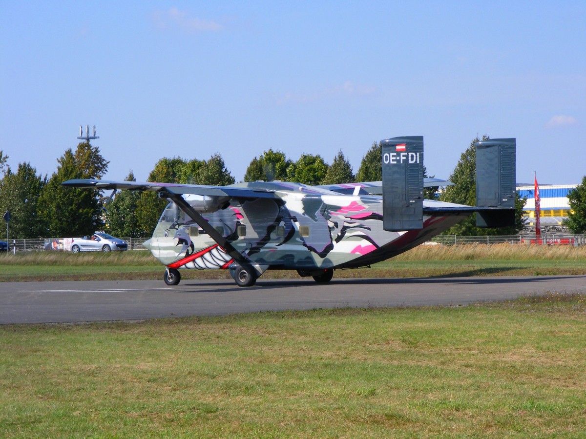 OE-FDI, Short SC-7 Skyvan von Pink Aviation, abflugbereit auf der Piste 24 in Gera (EDAJ), am 12.9.2015