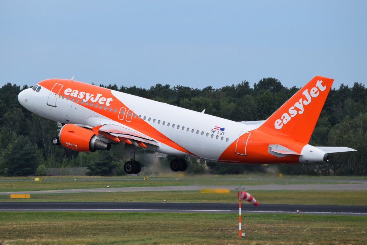 OE-LSY easyJet Europe Airbus A319-111 , TXL , 15.08.2019