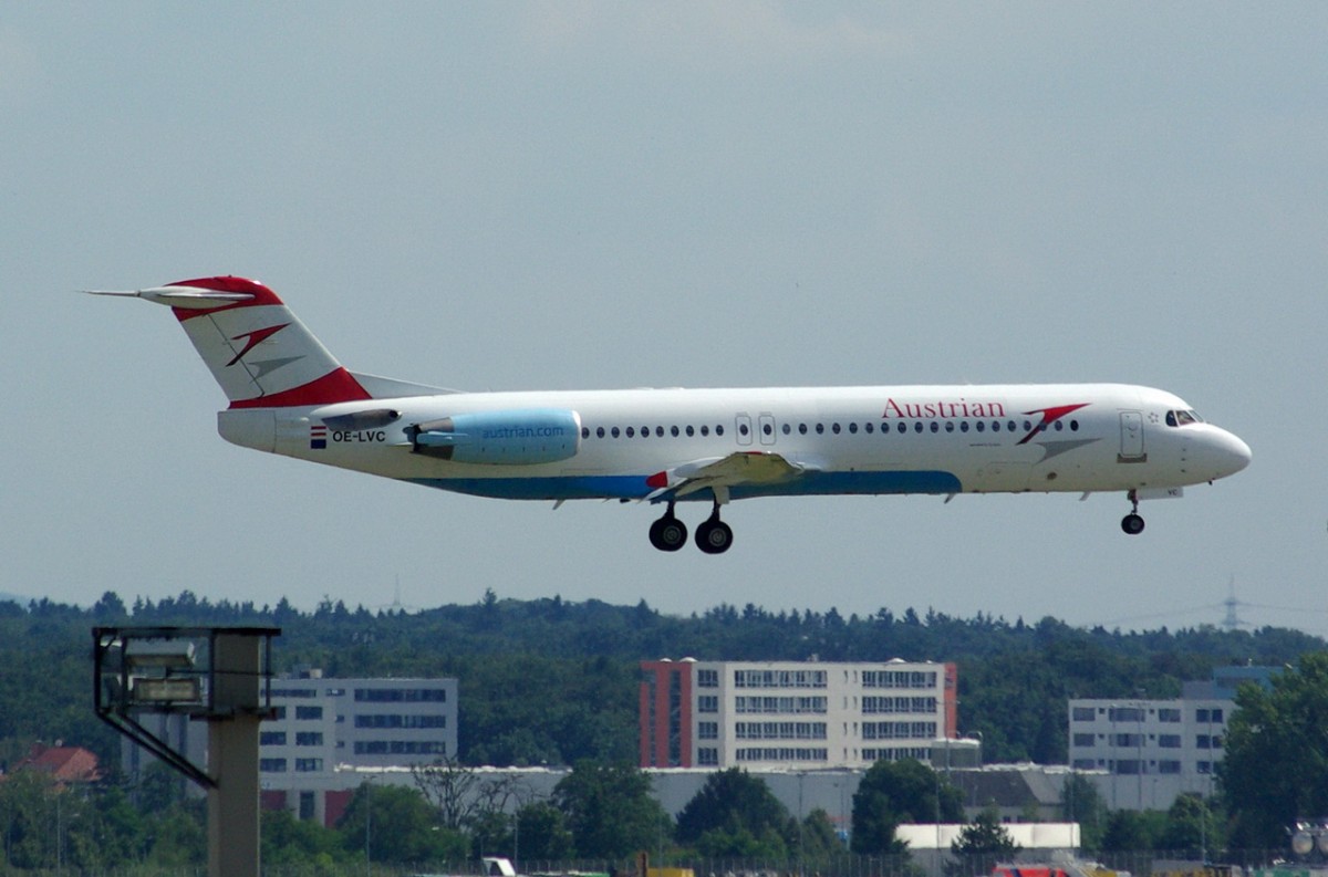 OE-LVC Austrian Airlines Fokker F100     Landeanflug auf Frankfurt am 15.07.2014