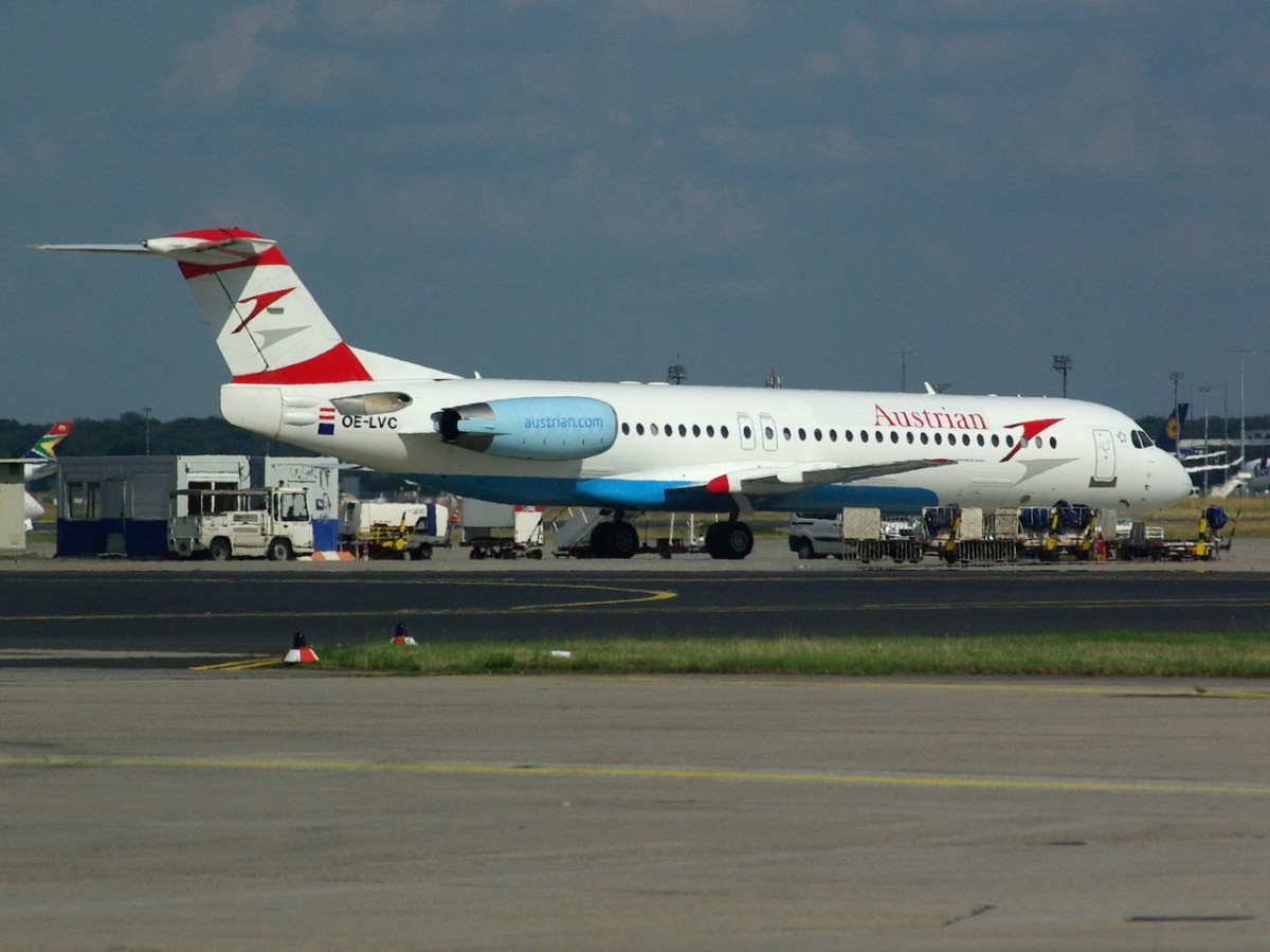 OE-LVC Austrian Airlines Fokker F100   in Frankfurt am 16.07.2014