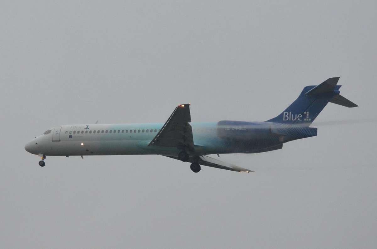 OH-BLO Blue1 Boeing 717-2K9   beim Landeanflug auf Tegel am 13.11.2014