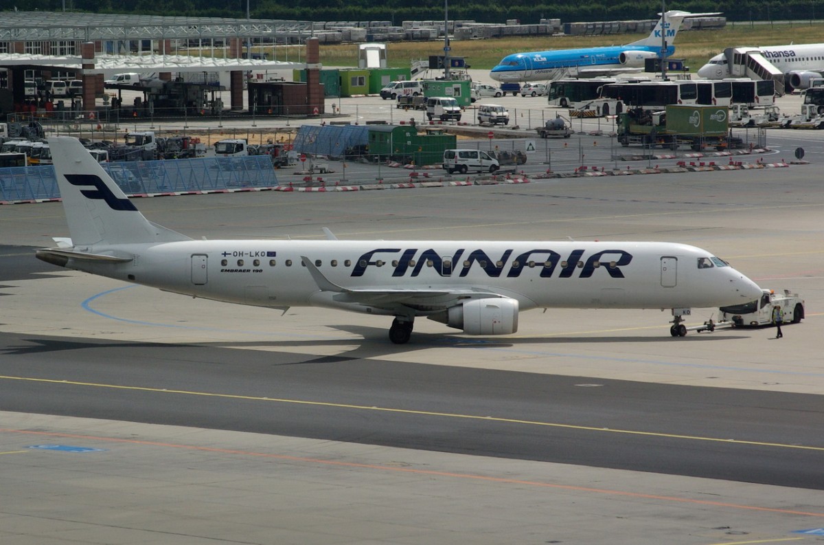 OH-LKO Finnair Embraer ERJ-190LR (ERJ-190 bis 100 LR)  fertig zum Start in Frankfurt  15.07.2014