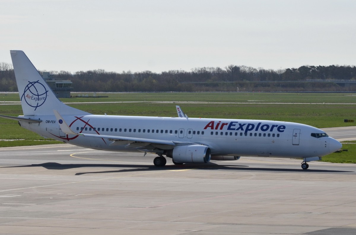 OM-FEX AirExplore Boeing 737-8Q8(WL)   unterwegs zum Start in Schönefeld  14.04.2015