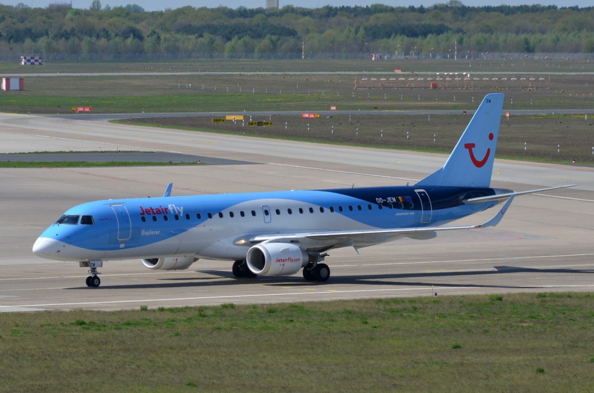 OO-JEM Jetairfly Embraer ERJ-190STD (ERJ-190-100)  in Tegel zum Gate  29.04.2015