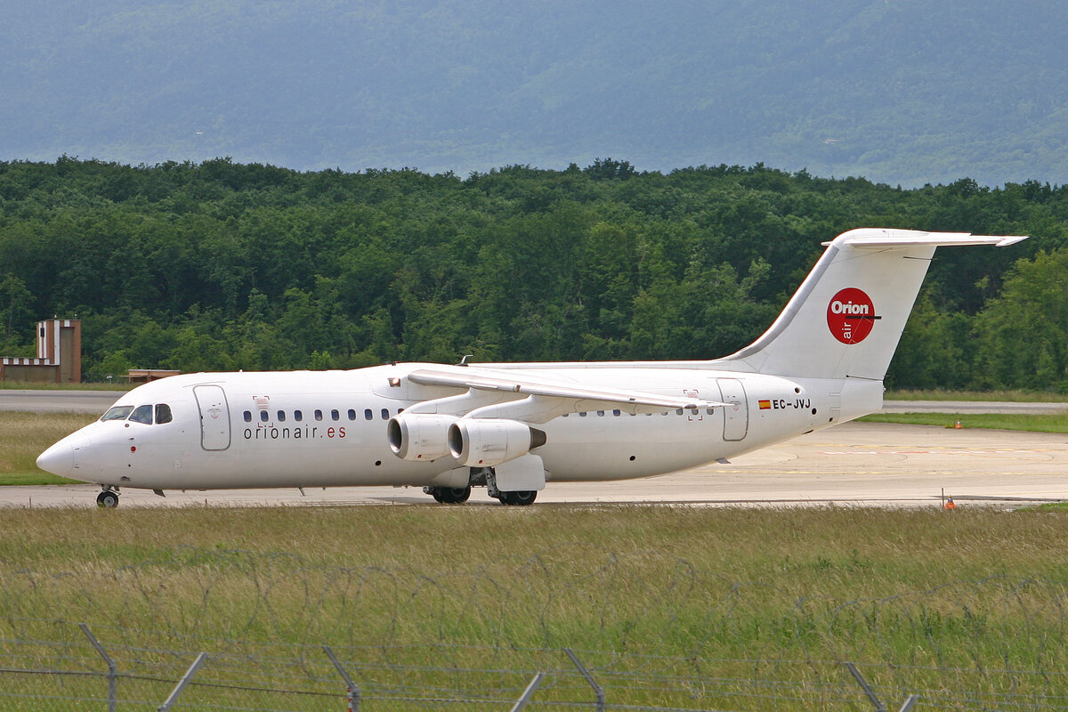 Orionair, EC-JVJ, BAe Avro RJ100, msn: 3195, 11.Juni 2008, GVA Genève, Switzerland.
