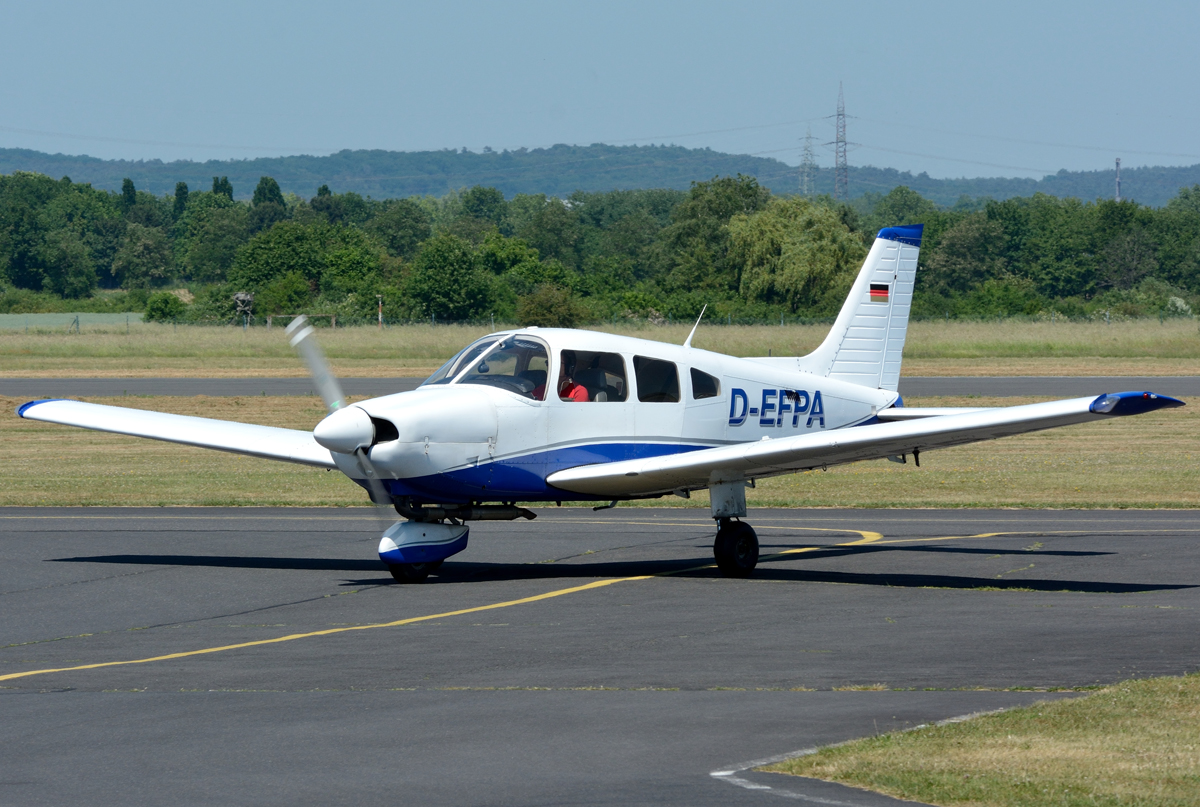 PA 28-181 Archer II, D-EFPA taxy at EDKB - 05.06.2015