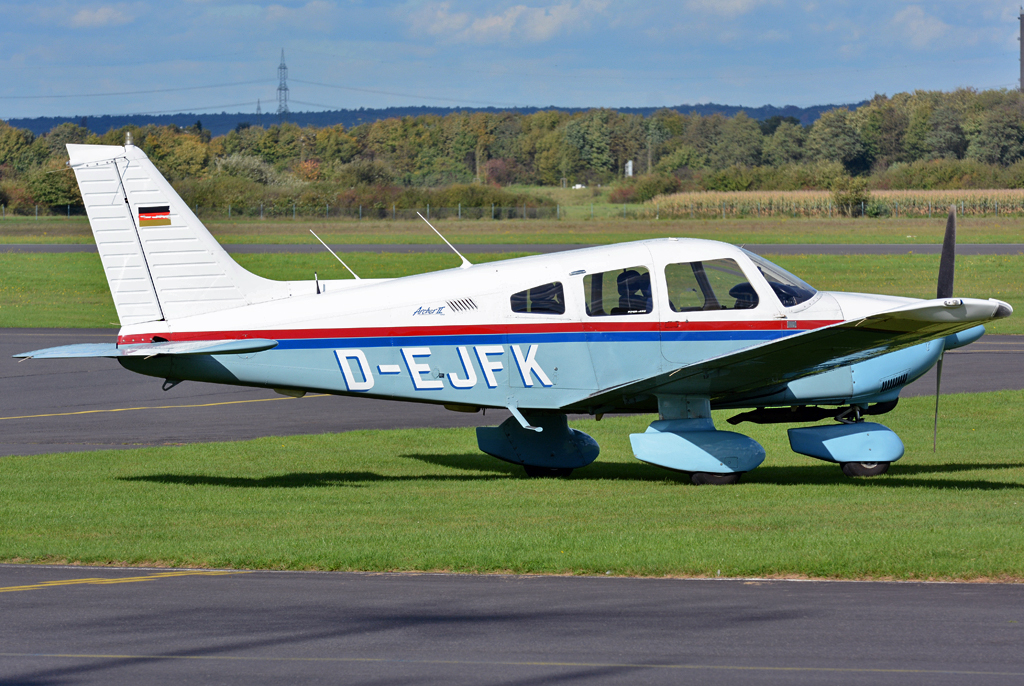 PA 28-181 Archer II, D-EJFK in EDKB - 14.10.2014